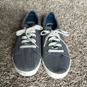 Boys SPERRY Top Sider shoes.